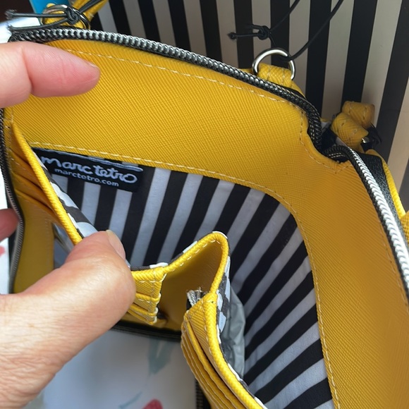 NIB NWT Marc Tetro Dachsund Crossbody Phone Wallet Yellow - Picture 3 of 9